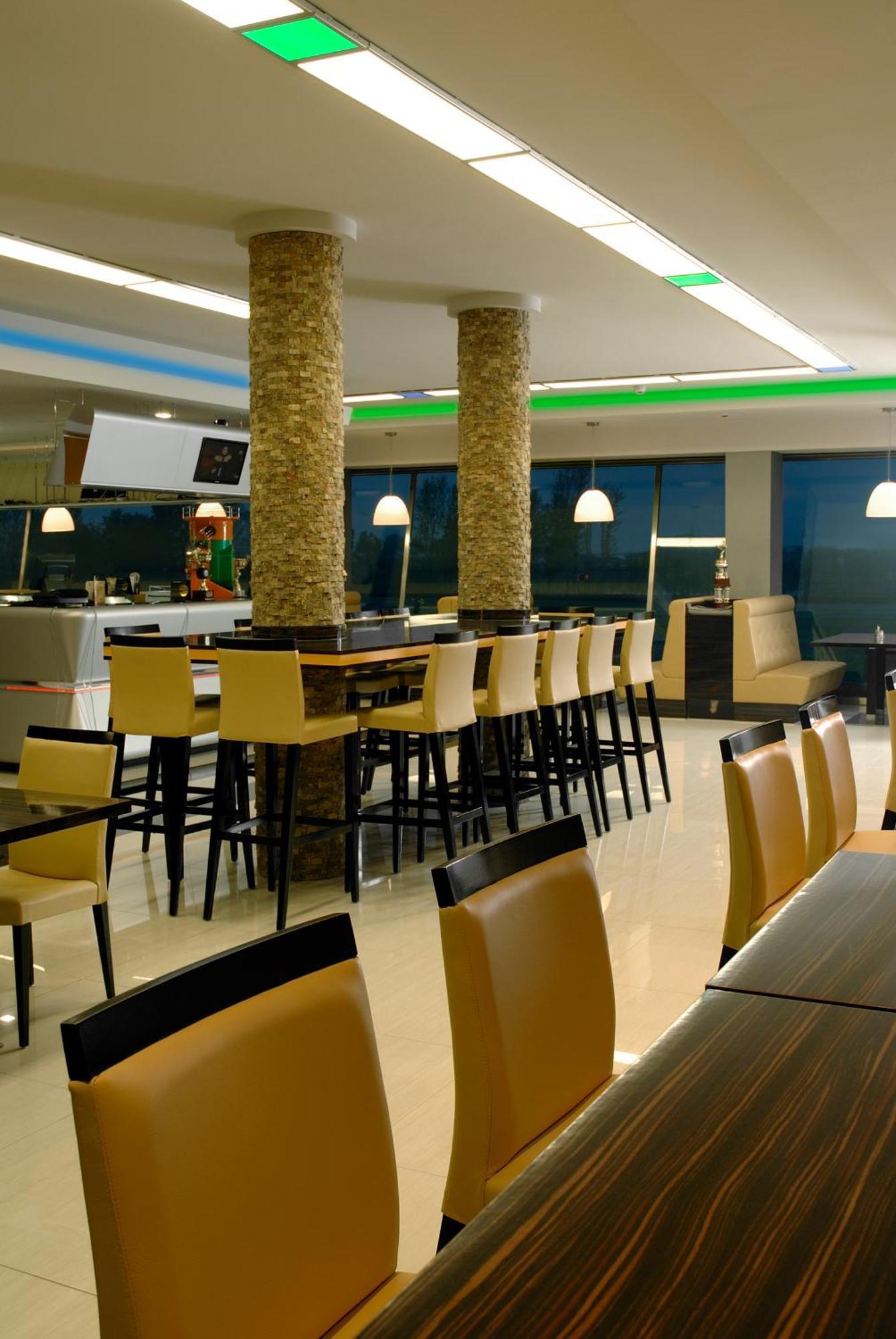 Gokart Hotel Kecskemet Luaran gambar