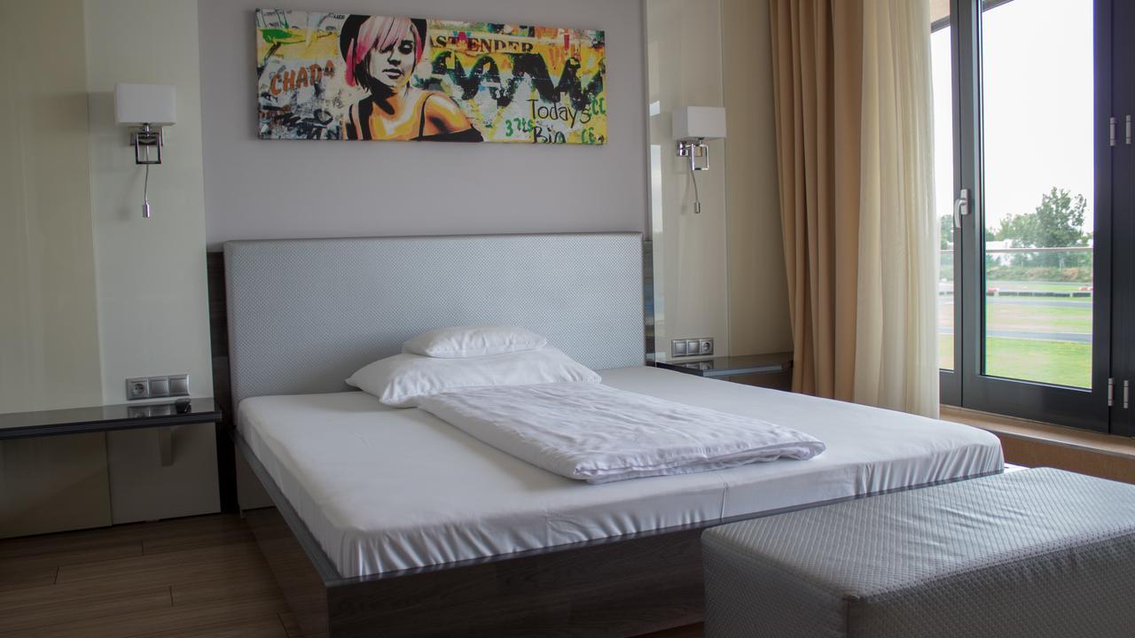 Gokart Hotel Kecskemet Luaran gambar